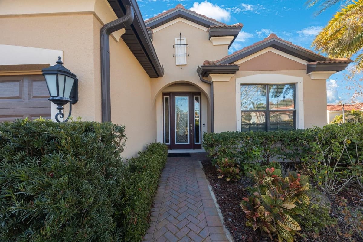 2564 GRAND CYPRESS BOULEVARD — photo 4 of 52