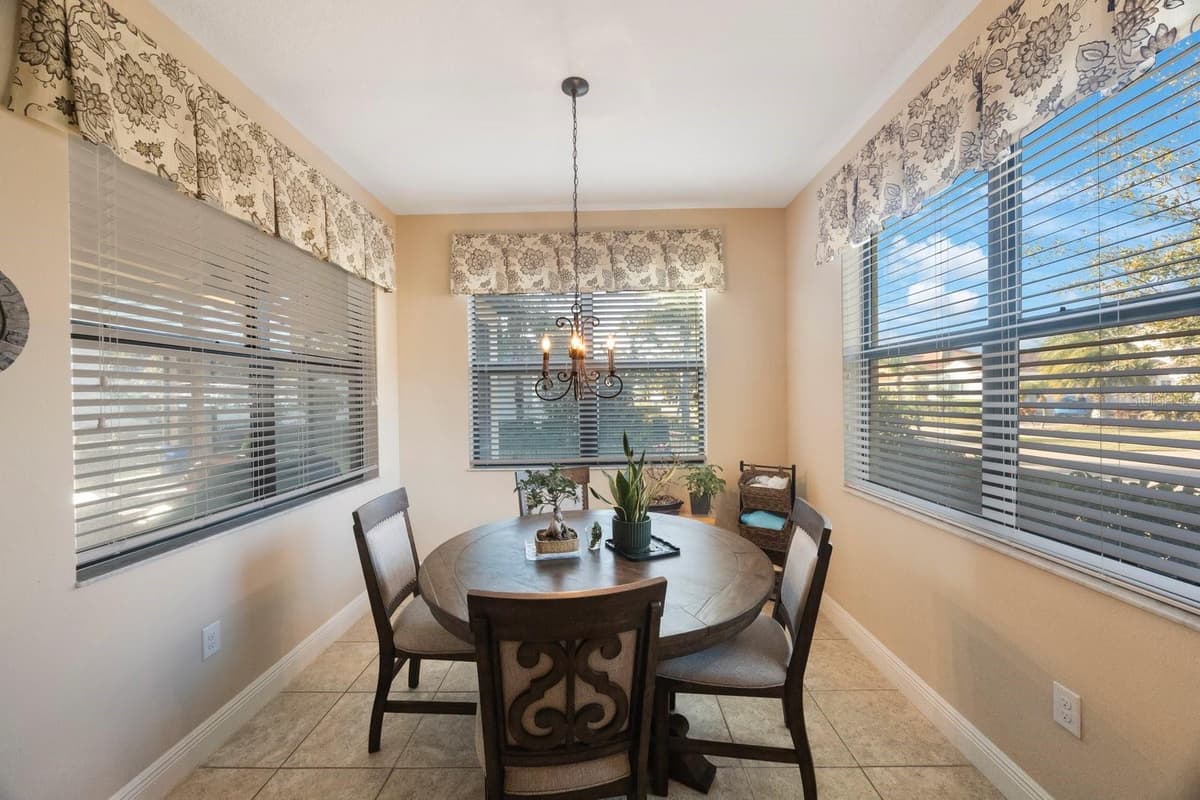 2564 GRAND CYPRESS BOULEVARD — photo 23 of 52