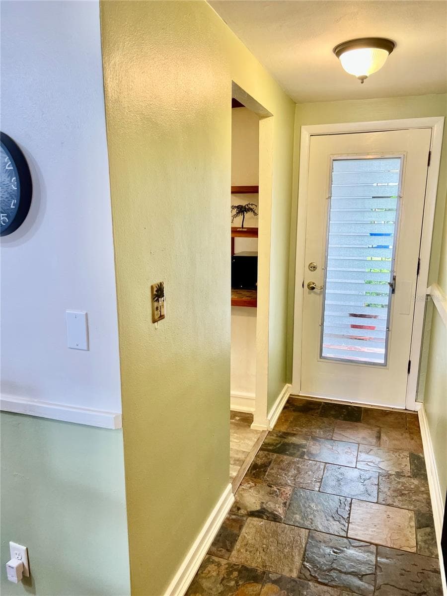 4231 TAMARGO DRIVE — photo 11 of 37