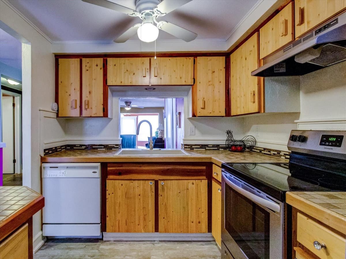 4231 TAMARGO DRIVE — photo 18 of 37