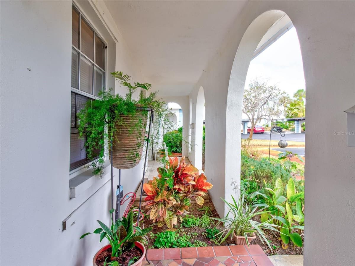4231 TAMARGO DRIVE — photo 10 of 37