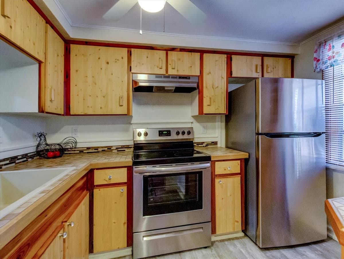 4231 TAMARGO DRIVE — photo 19 of 37