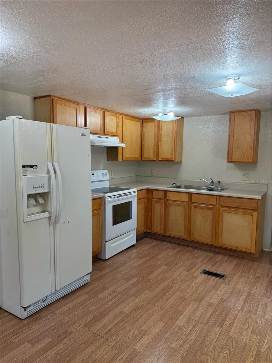 2107 HIALEAH AVENUE — photo 10 of 23