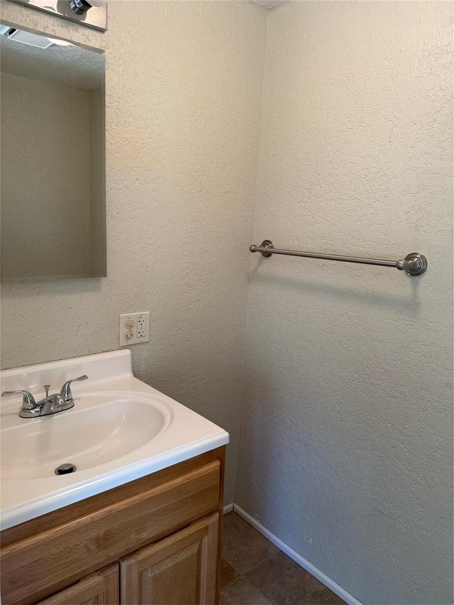2107 HIALEAH AVENUE — photo 12 of 23