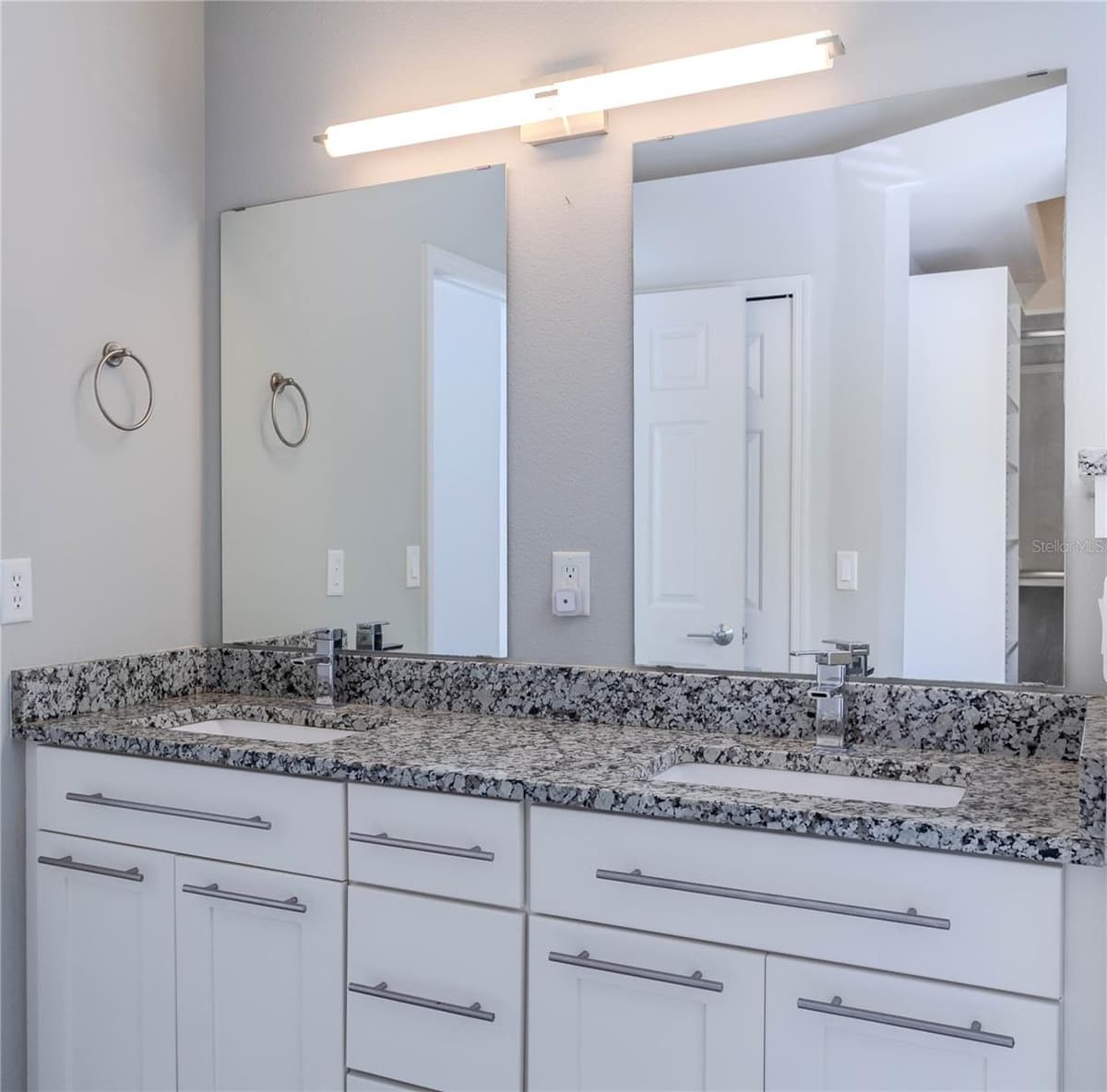 3667 KINGSWOOD COURT — photo 14 of 37