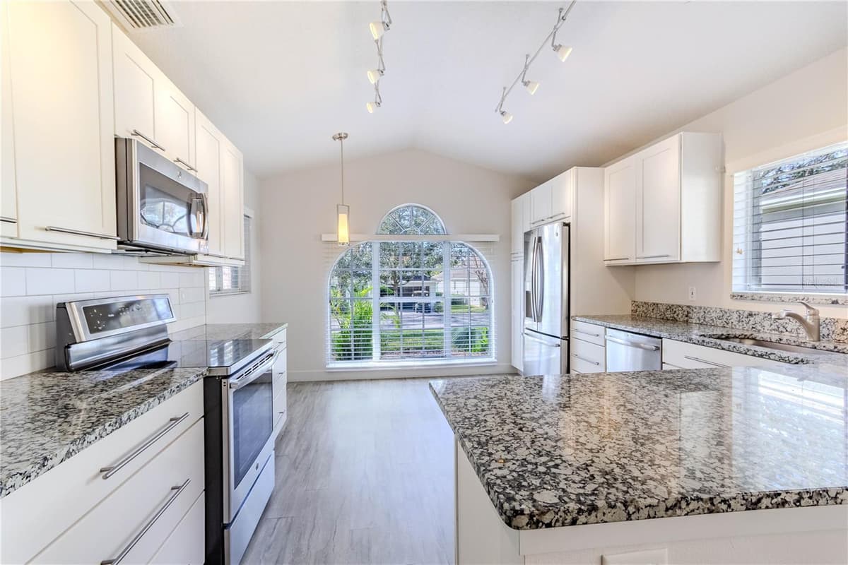 3667 KINGSWOOD COURT — photo 4 of 37