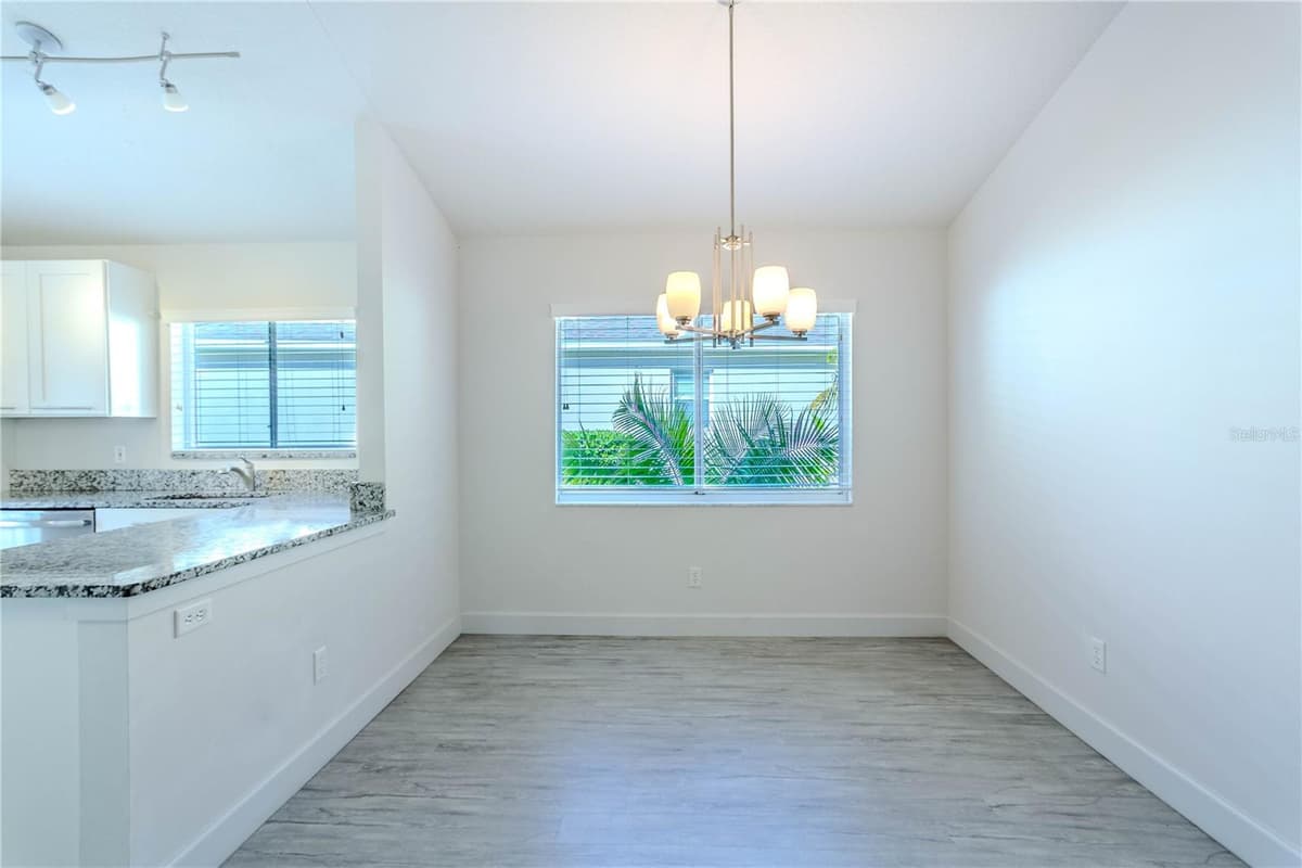 3667 KINGSWOOD COURT — photo 8 of 37