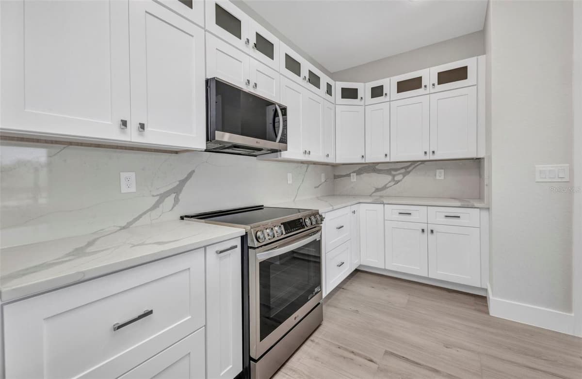 1327 WESLEY DRIVE — photo 10 of 39