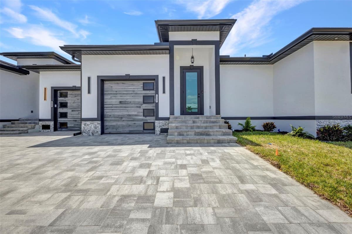 1327 WESLEY DRIVE — photo 1 of 39