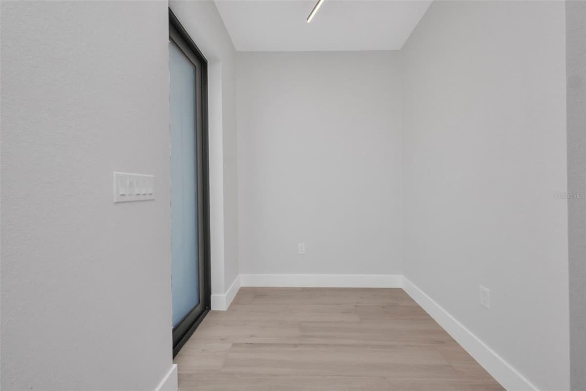 1327 WESLEY DRIVE — photo 5 of 39
