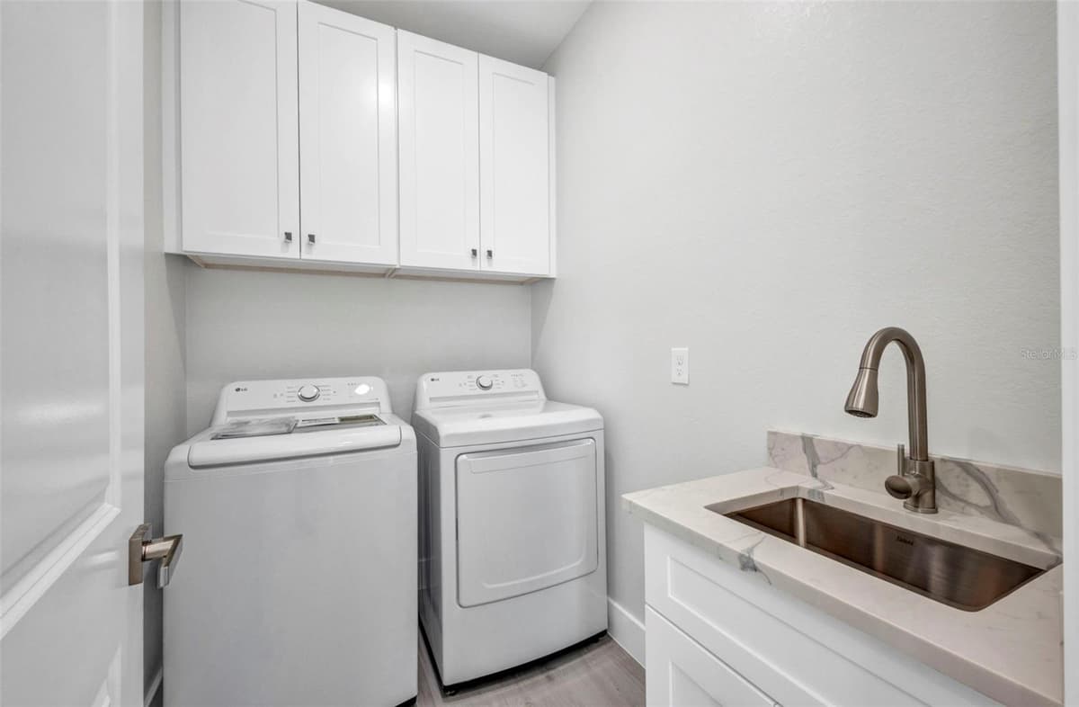 1327 WESLEY DRIVE — photo 32 of 39