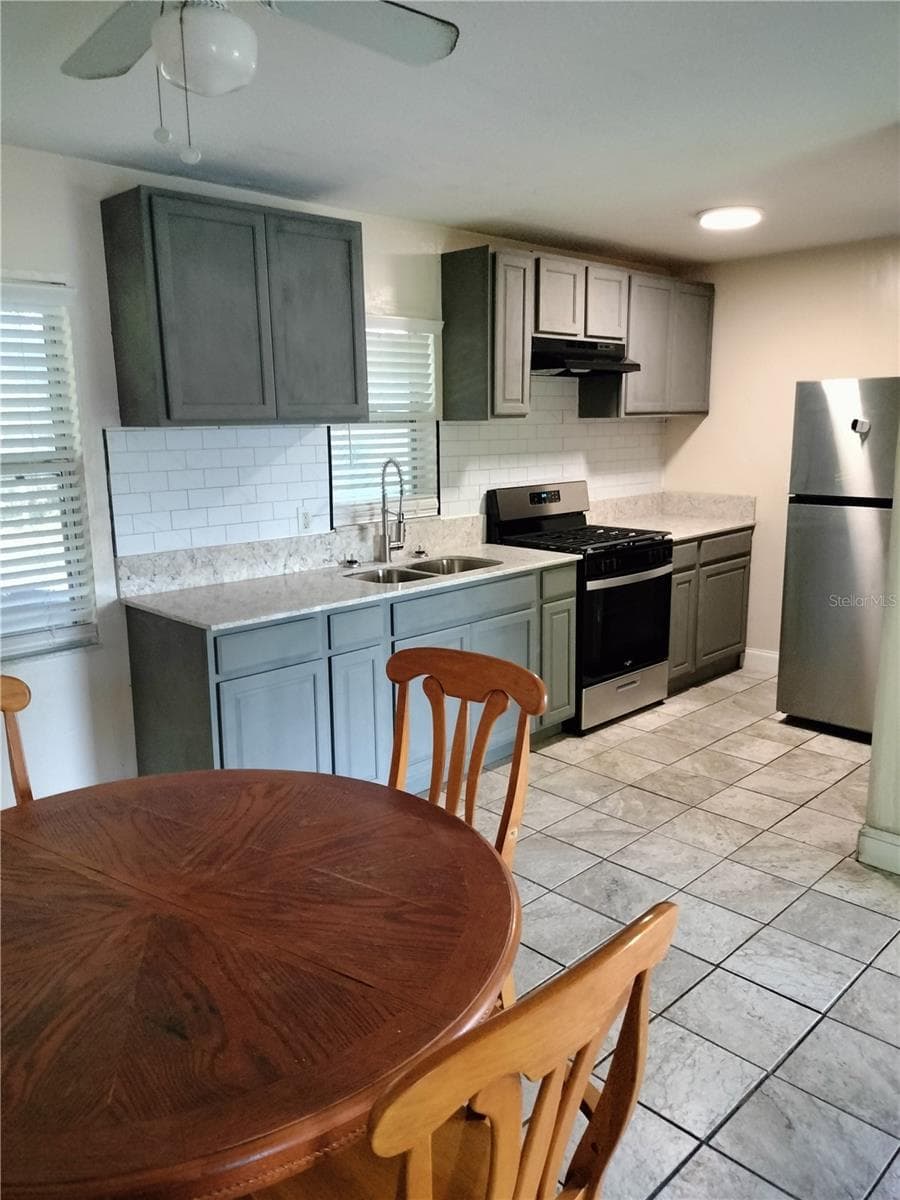 417 BENITA STREET — photo 4 of 9