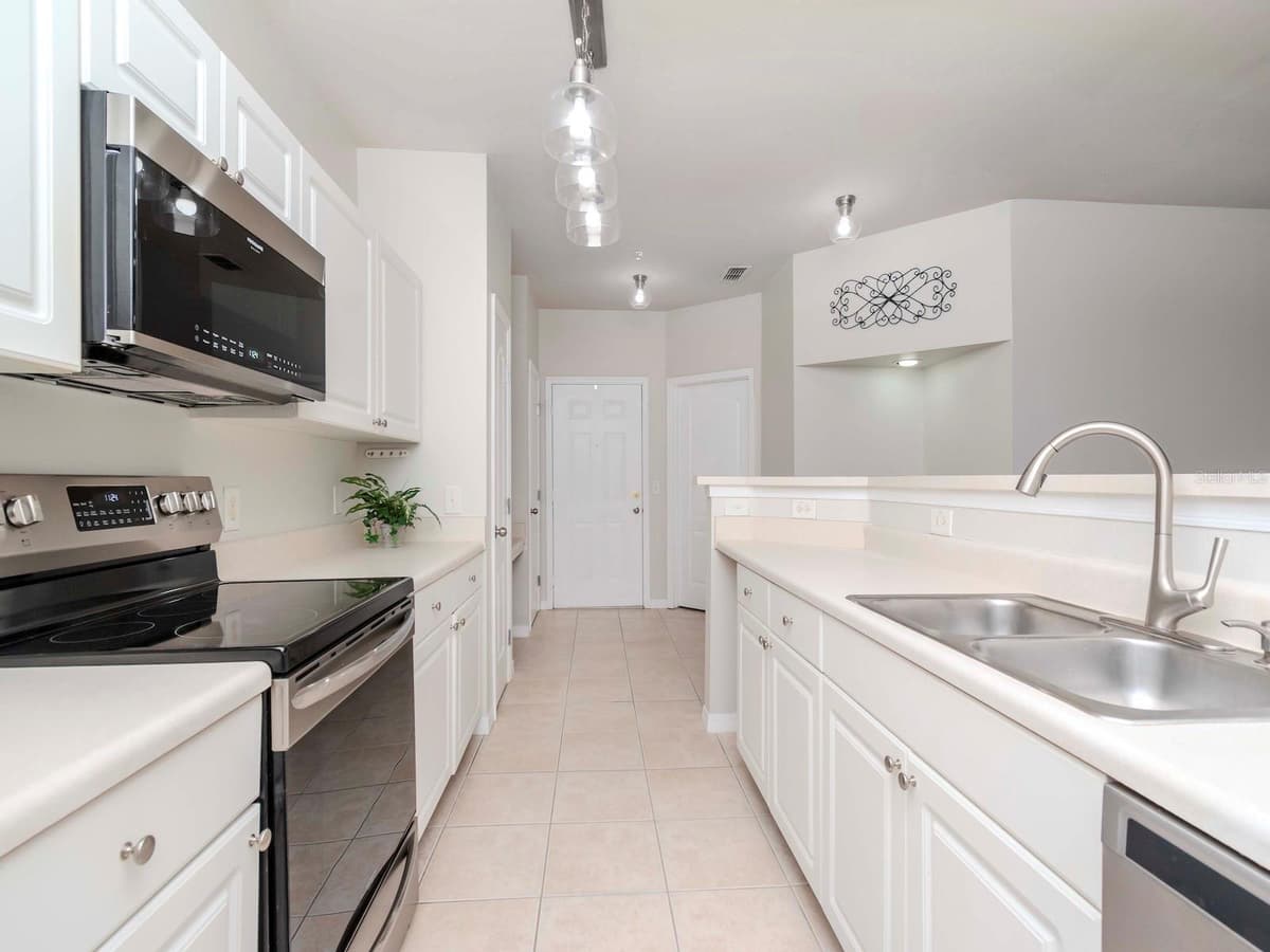 1429 VILLA CAPRI CIRCLE — photo 5 of 43