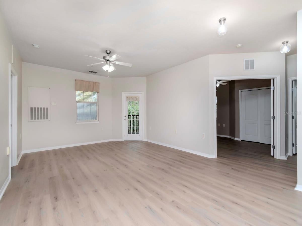 1429 VILLA CAPRI CIRCLE — photo 6 of 43