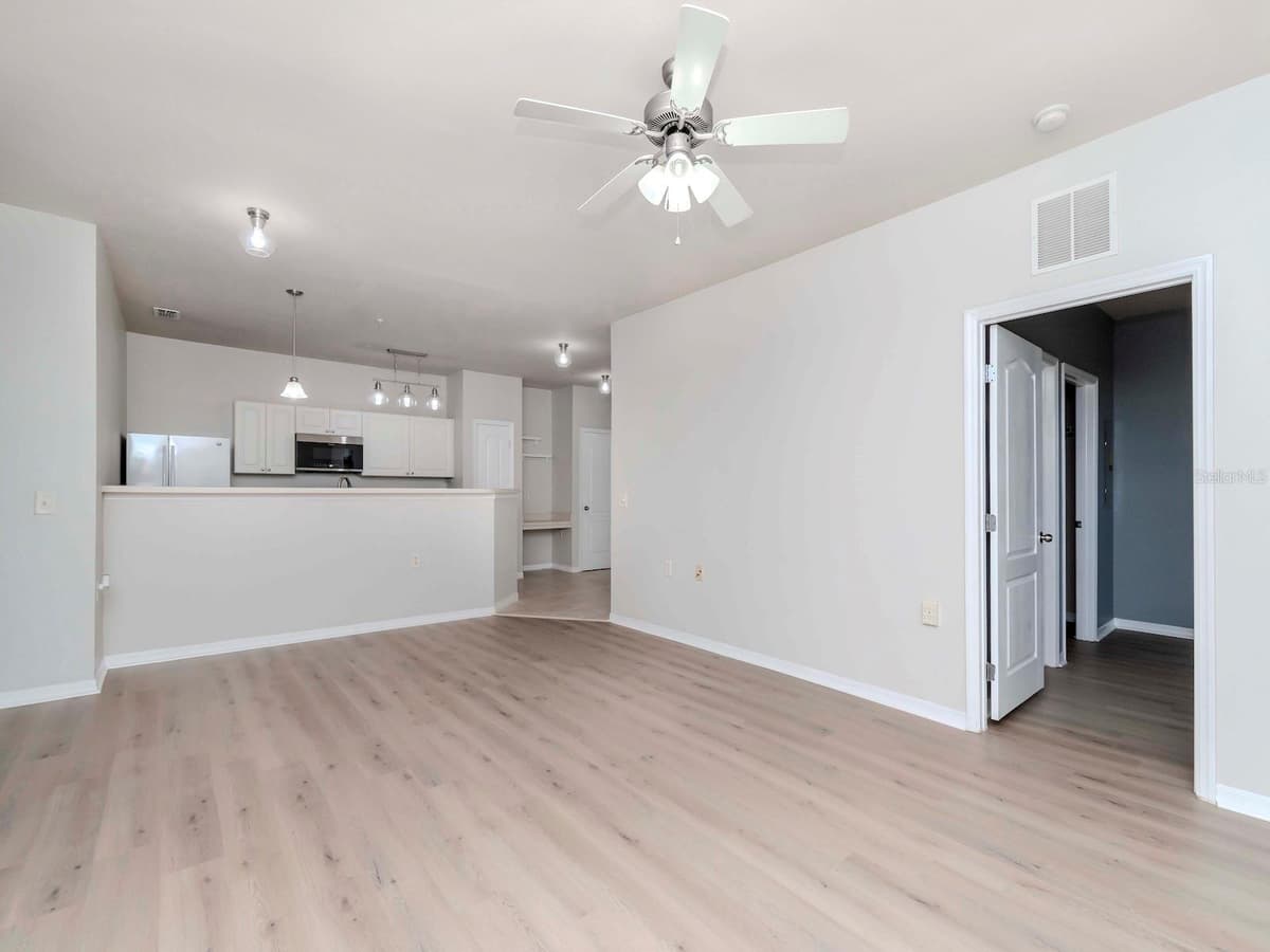 1429 VILLA CAPRI CIRCLE — photo 8 of 43