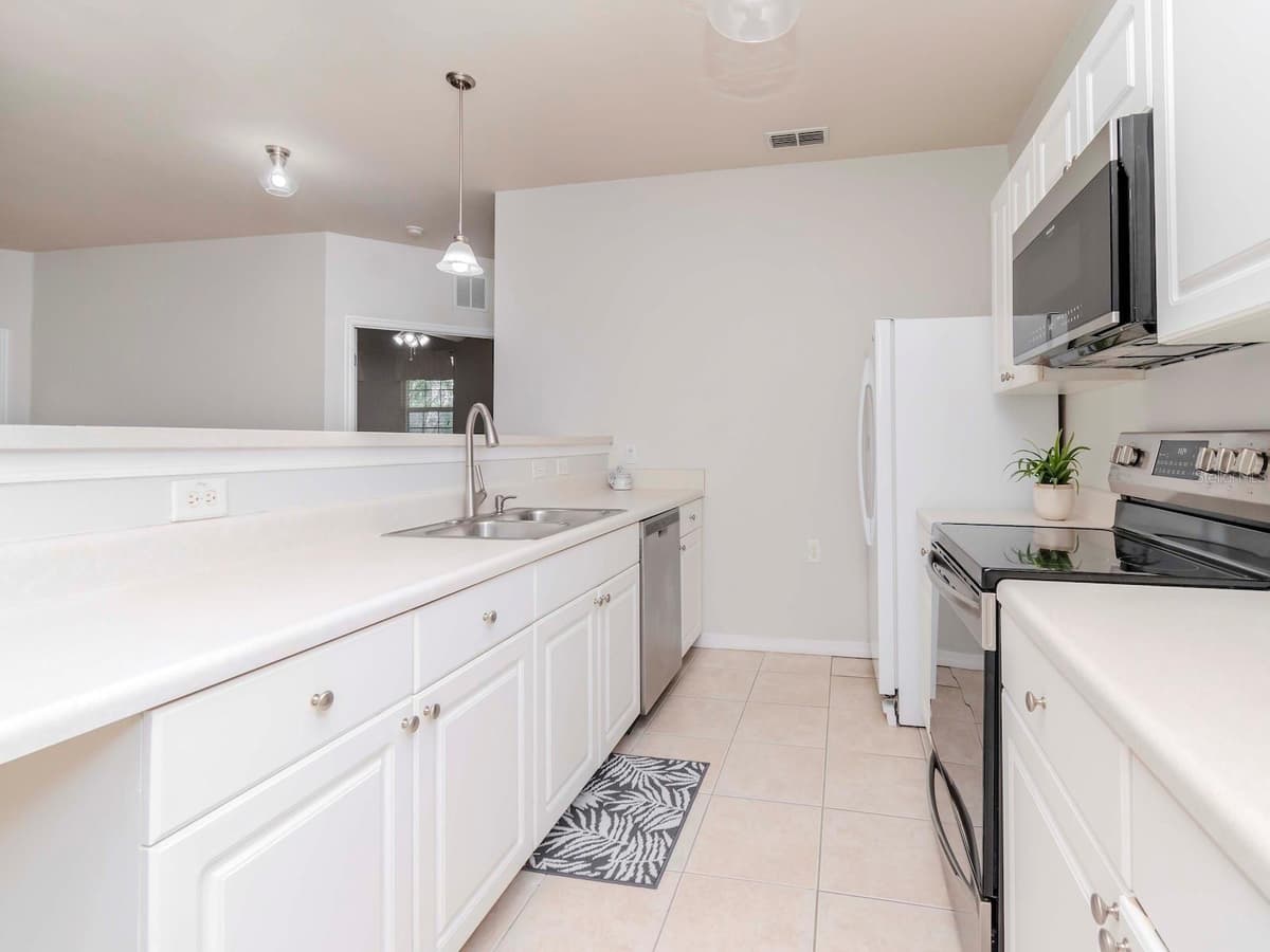 1429 VILLA CAPRI CIRCLE — photo 4 of 43