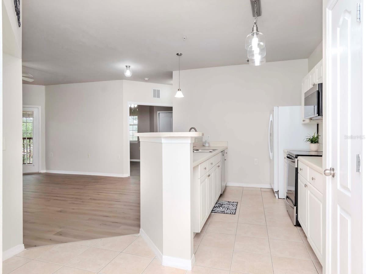 1429 VILLA CAPRI CIRCLE — photo 3 of 43