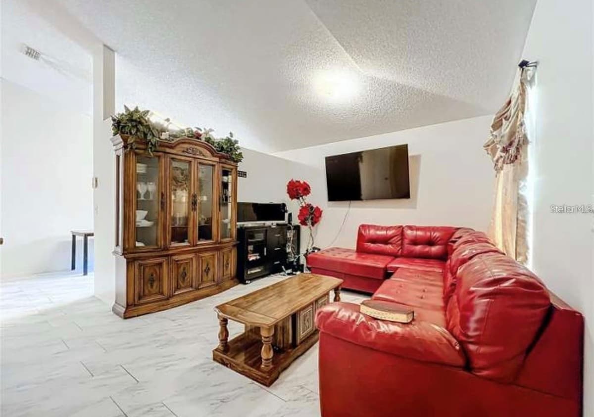 5633 PINEY RIDGE DRIVE — photo 4 of 18