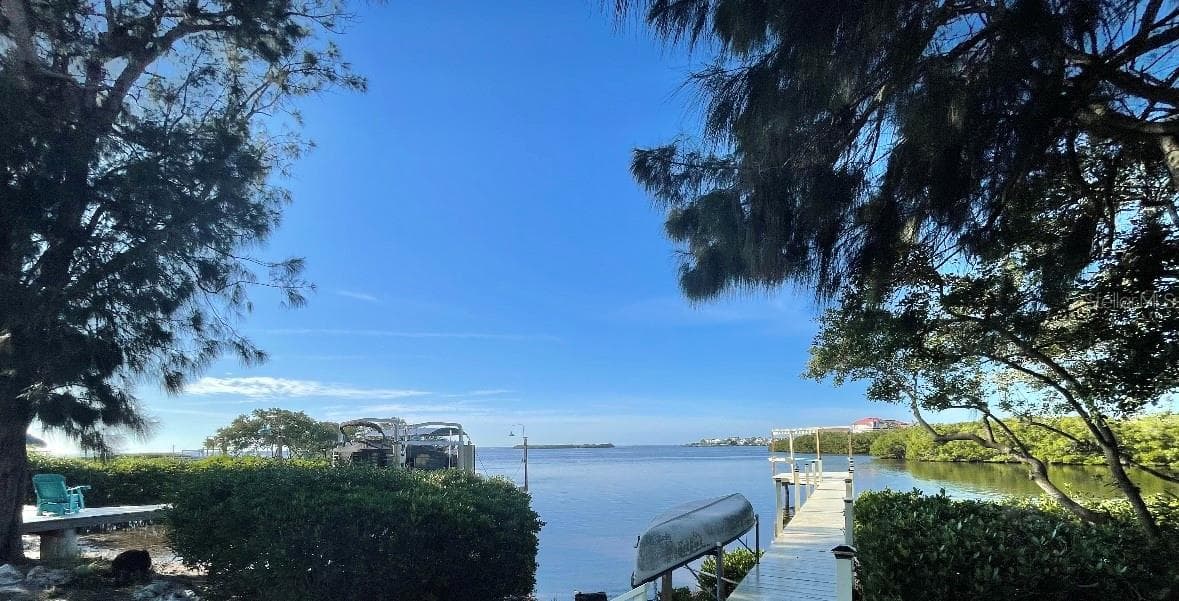1624 SEA BREEZE DRIVE — photo 4 of 40