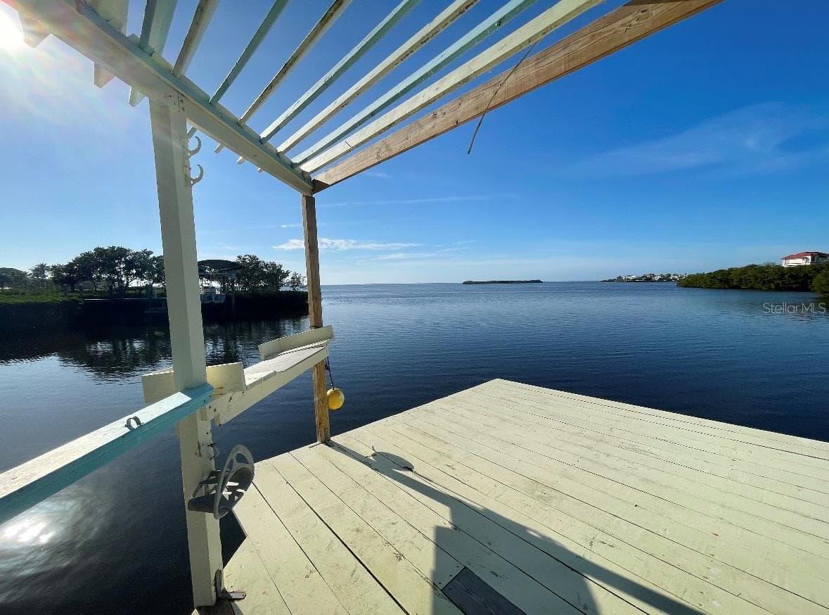 1624 SEA BREEZE DRIVE — photo 34 of 40