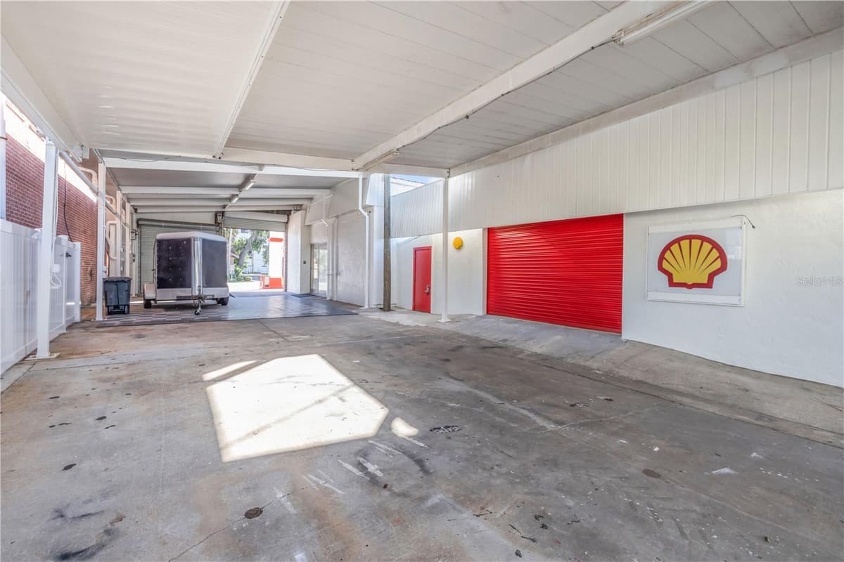 208 MAGNOLIA ST — photo 34 of 42