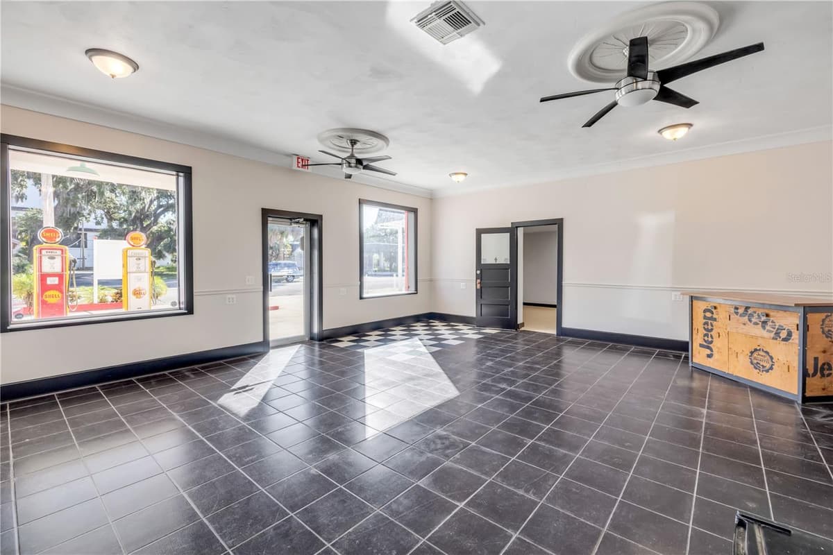 208 MAGNOLIA ST — photo 10 of 42