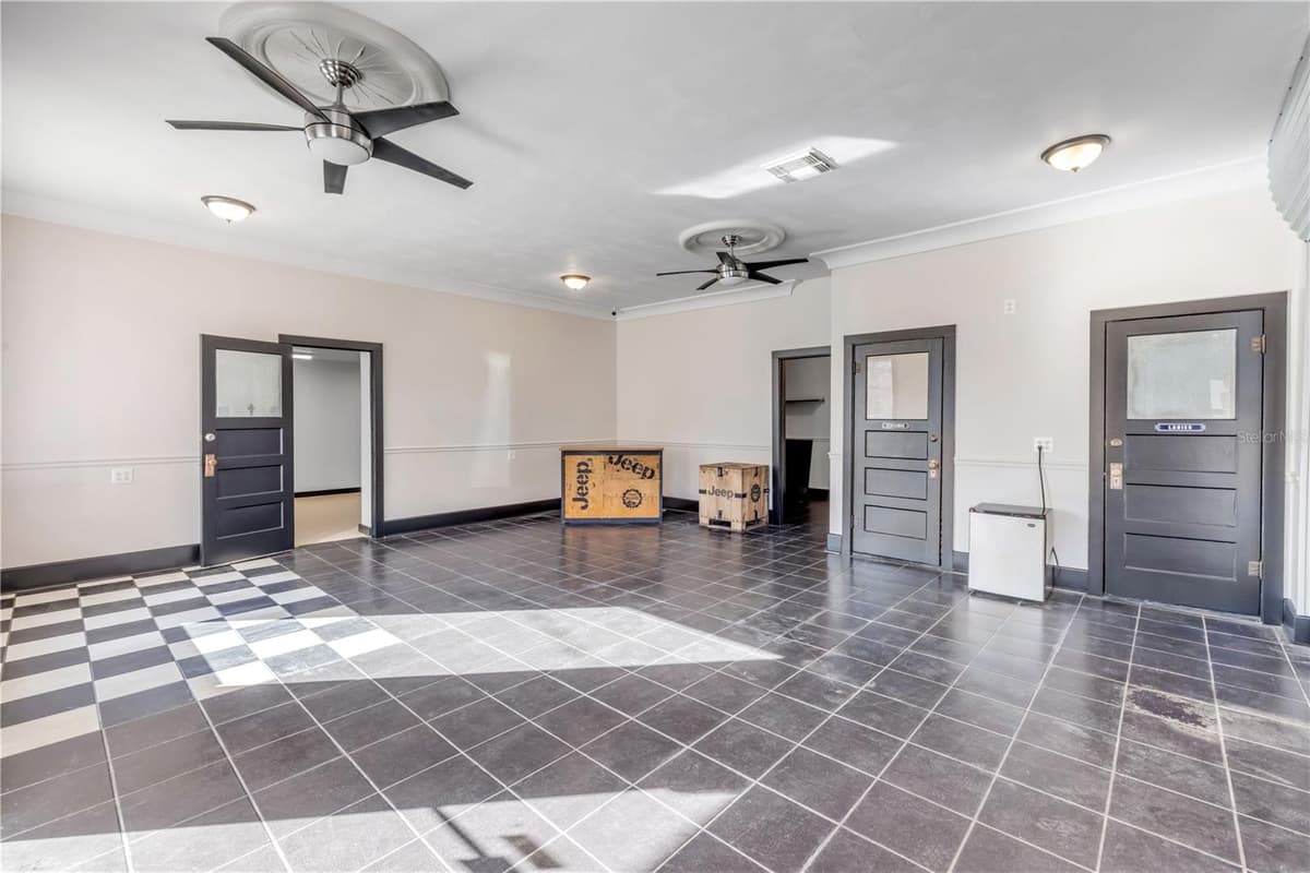 208 MAGNOLIA ST — photo 8 of 42