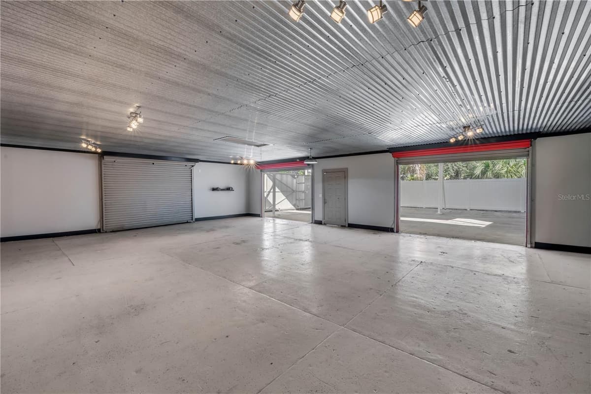 208 MAGNOLIA ST — photo 28 of 42