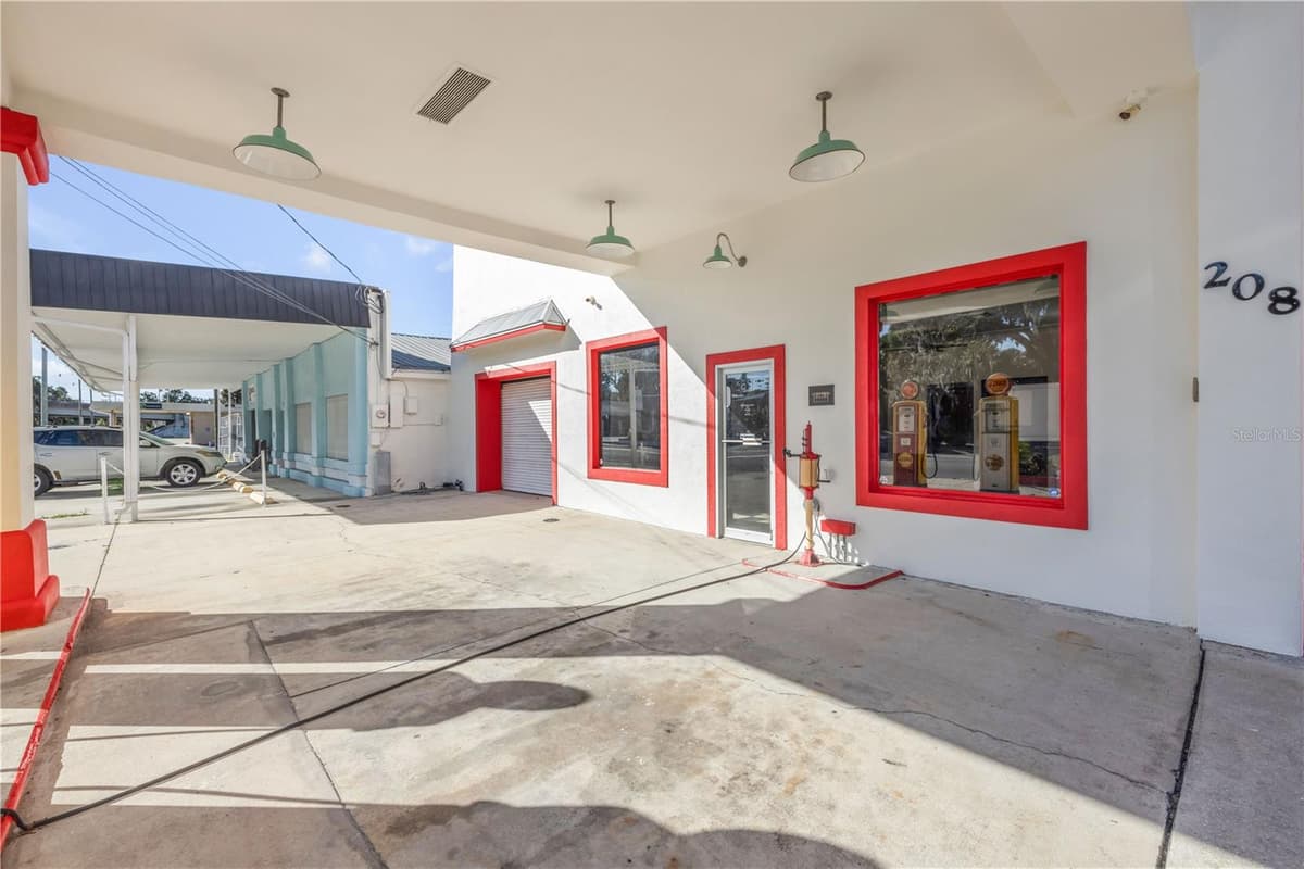 208 MAGNOLIA ST — photo 6 of 42
