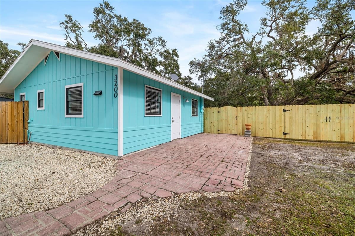 3200 TOBERO LANE — photo 14 of 25