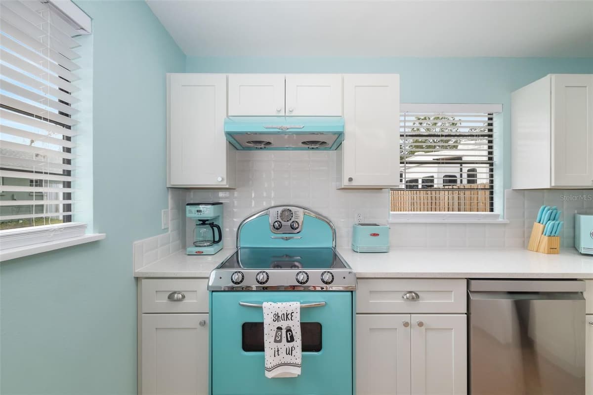 3200 TOBERO LANE — photo 4 of 25