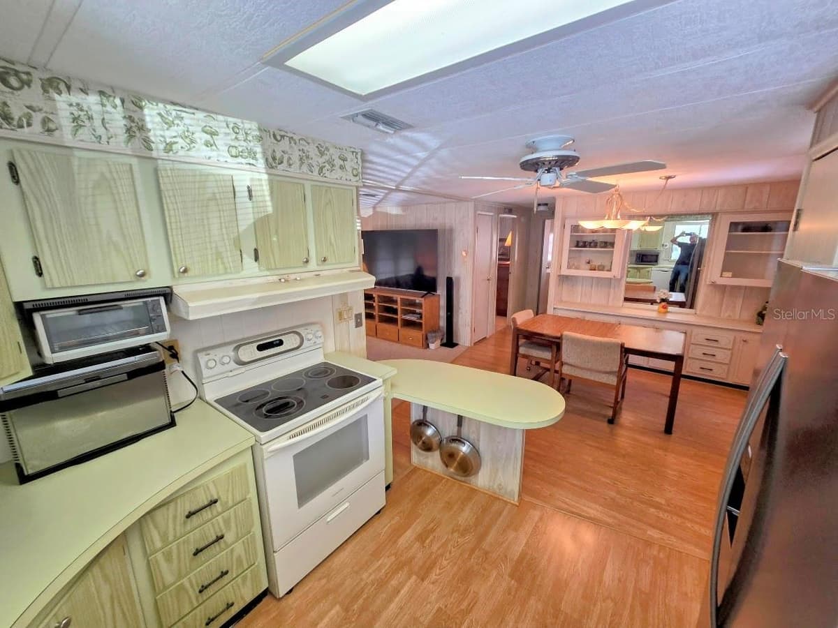 12501 ULMERTON ROAD — photo 9 of 63