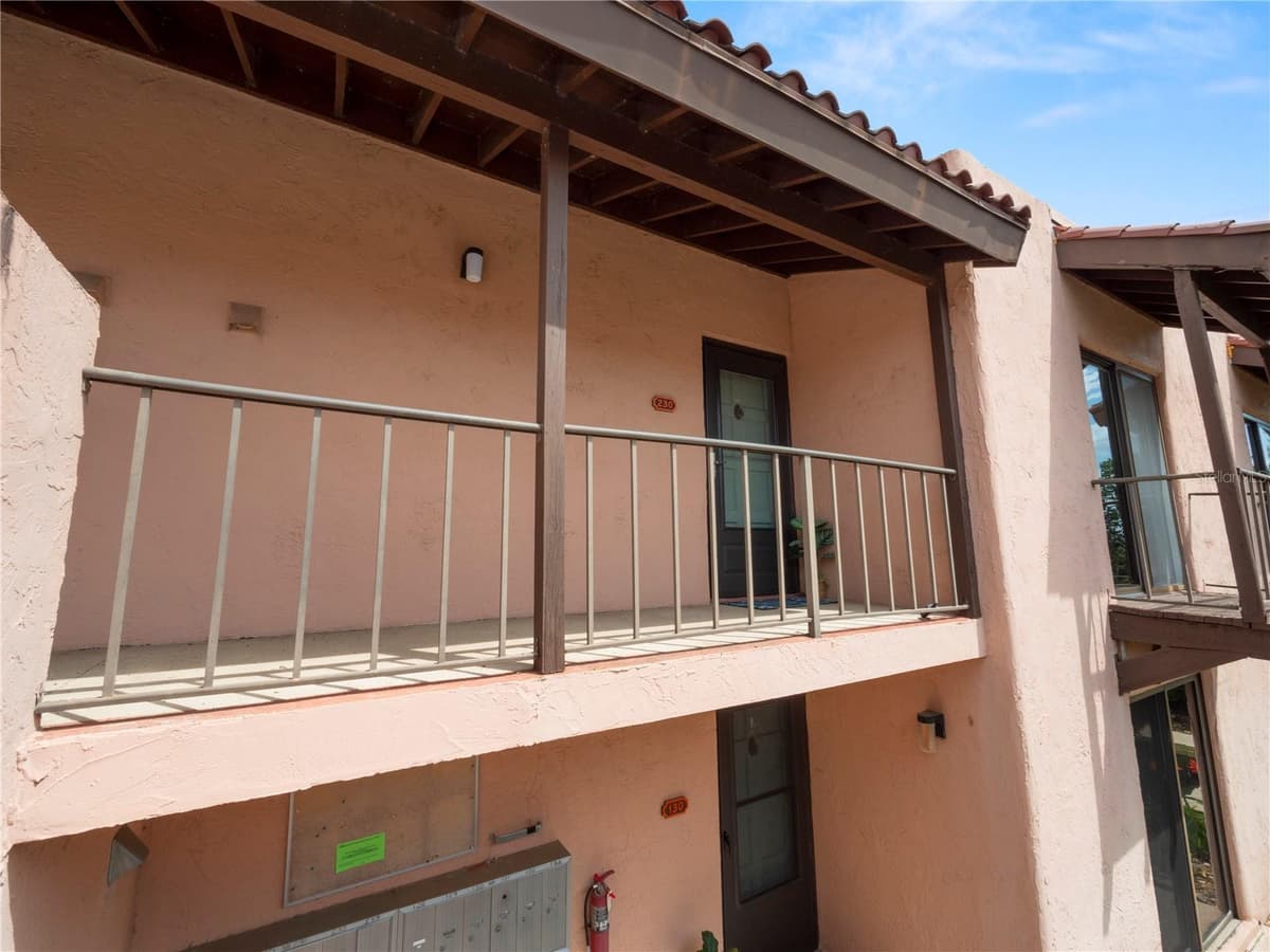 230 LA CASA — photo 4 of 42