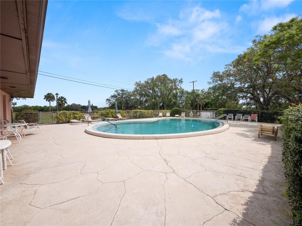 230 LA CASA — photo 36 of 42