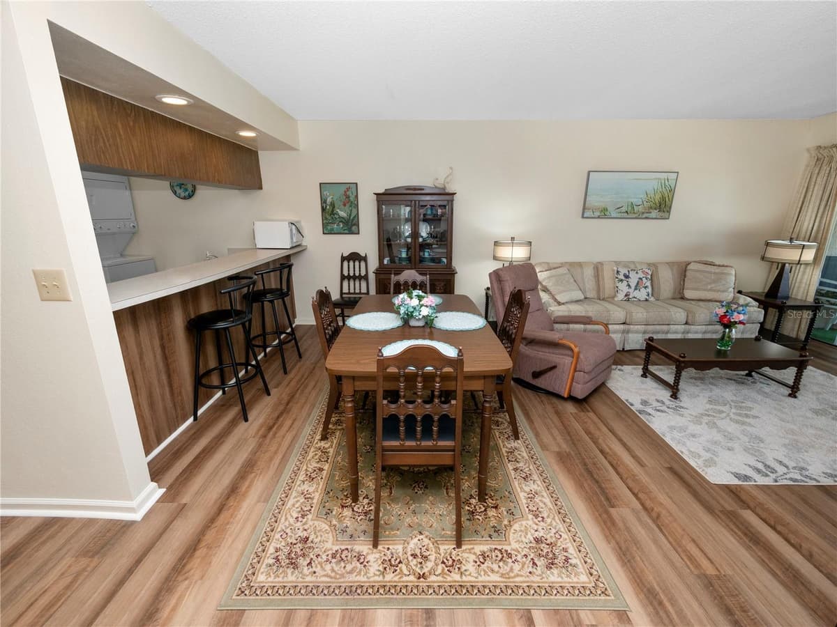 230 LA CASA — photo 11 of 42
