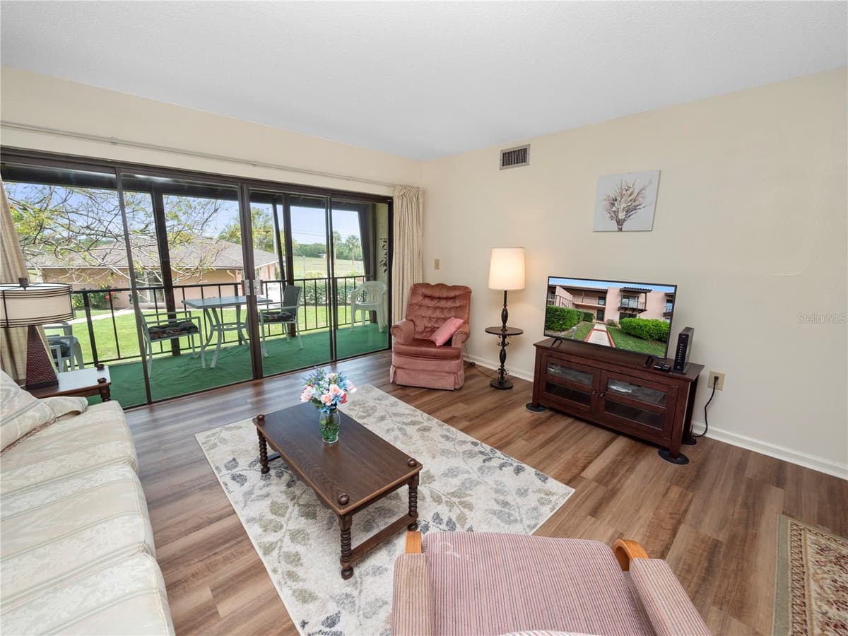 230 LA CASA — photo 15 of 42