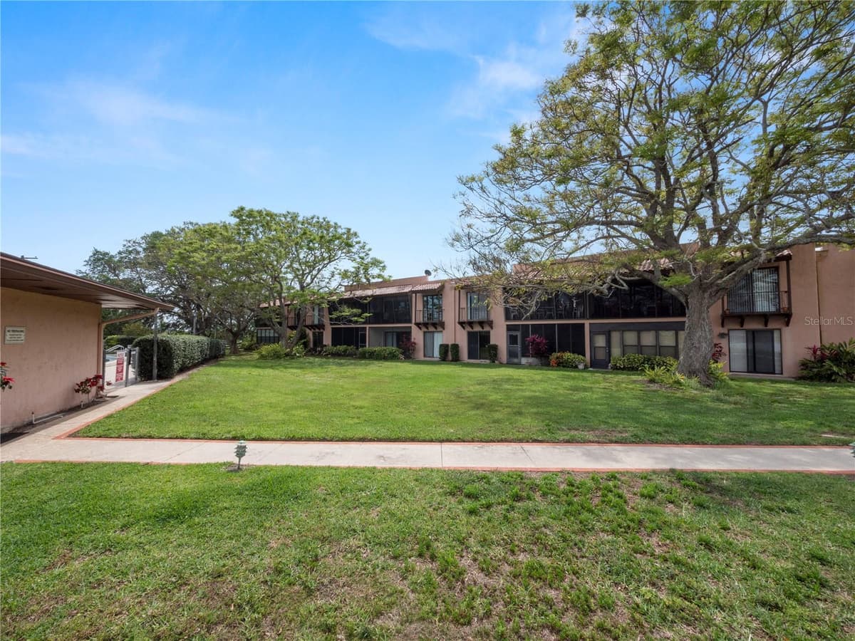 230 LA CASA — photo 32 of 42