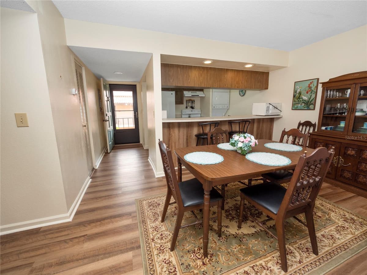 230 LA CASA — photo 12 of 42