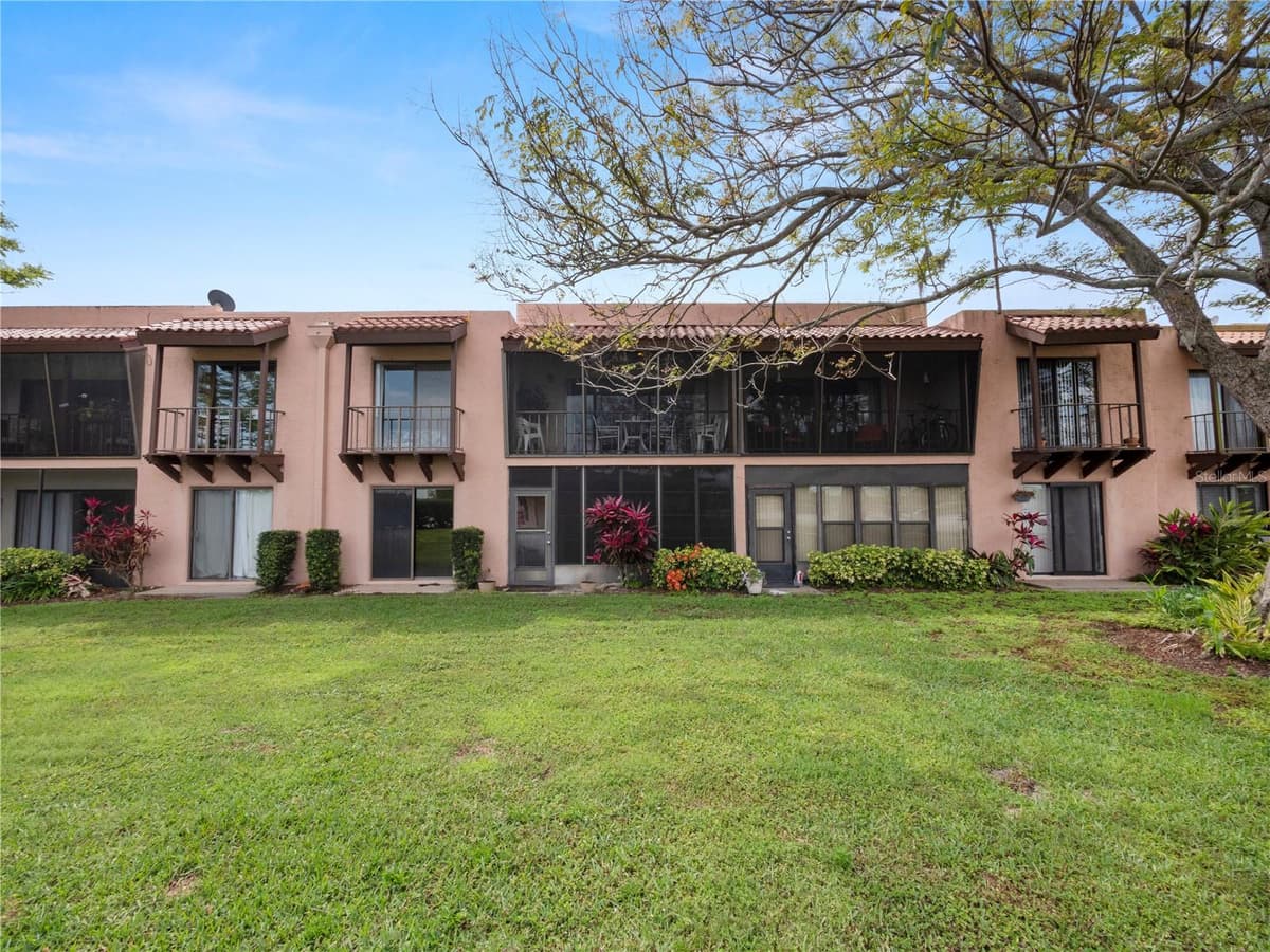 230 LA CASA — photo 31 of 42
