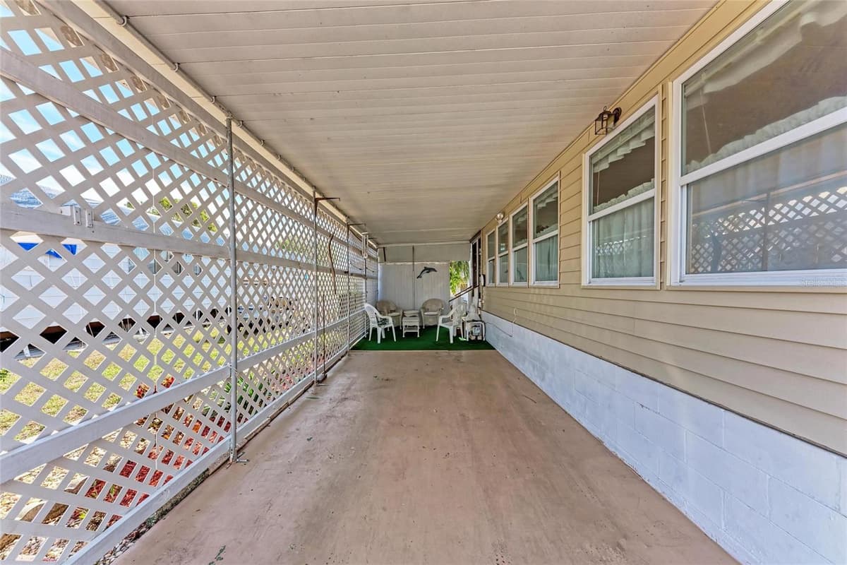 1610 IOWA AVENUE — photo 4 of 39