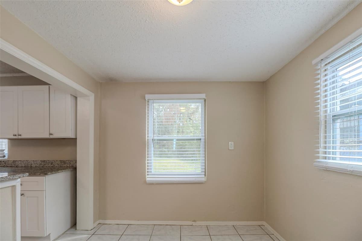 451 ROGERS STREET — photo 11 of 26