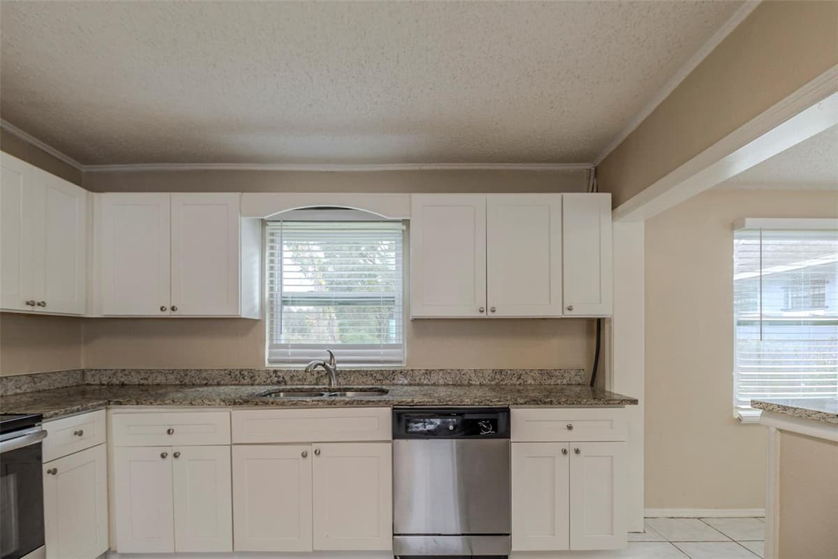 451 ROGERS STREET — photo 10 of 26