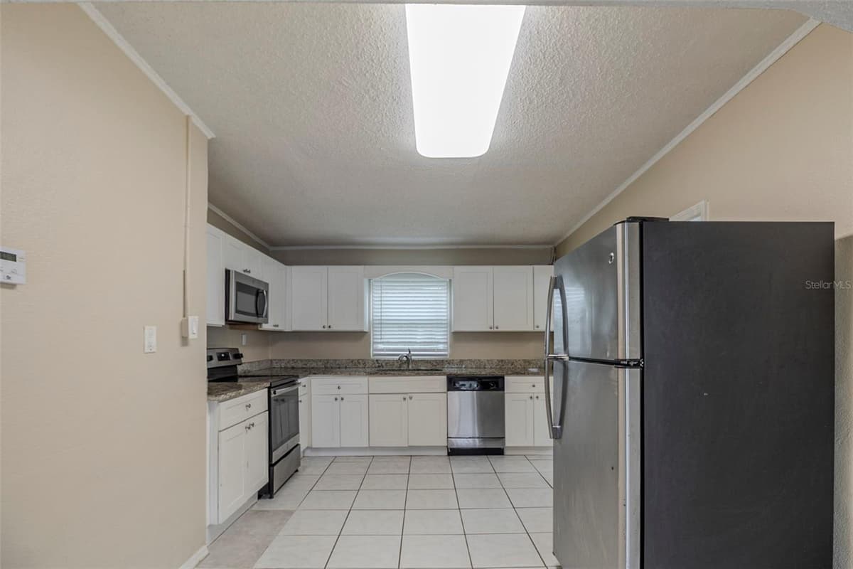 451 ROGERS STREET — photo 8 of 26