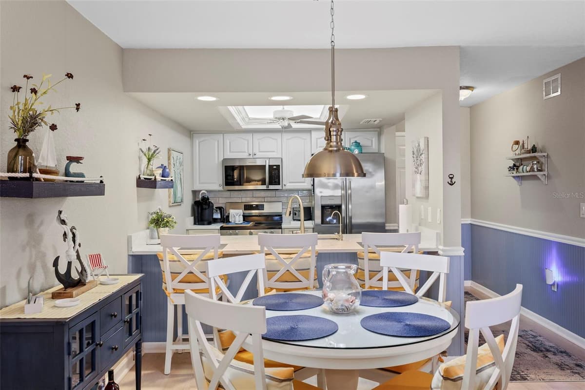 4072 OAKVIEW DRIVE — photo 13 of 49