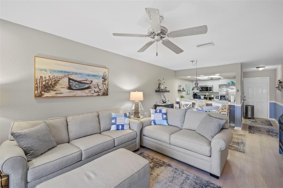 4072 OAKVIEW DRIVE — photo 10 of 49