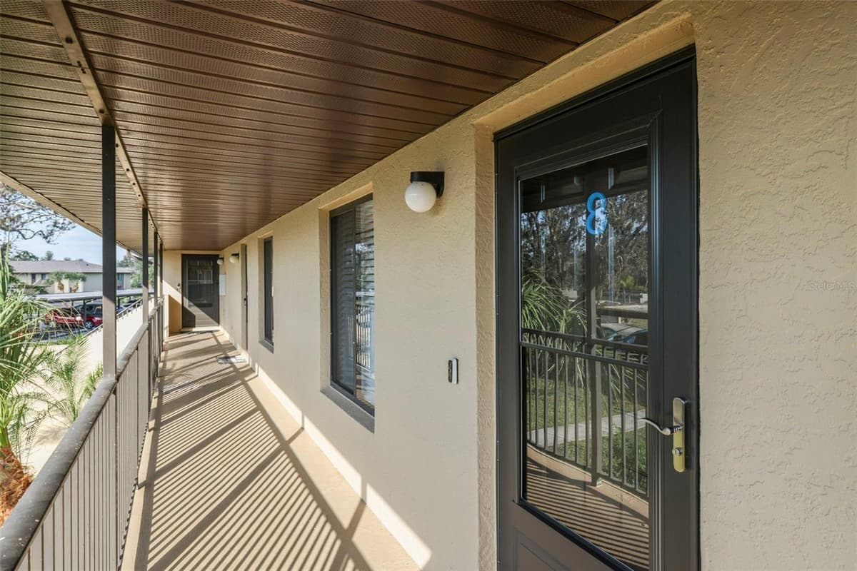 4072 OAKVIEW DRIVE — photo 4 of 49