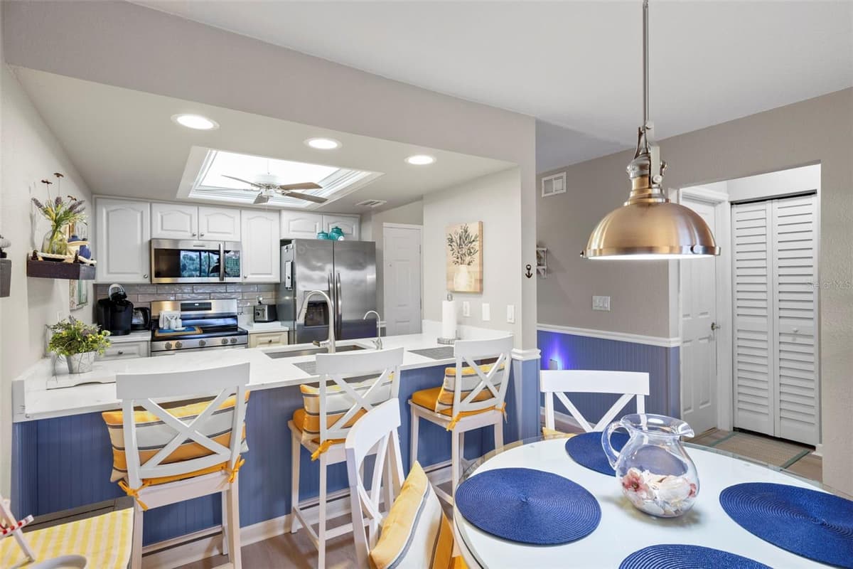 4072 OAKVIEW DRIVE — photo 11 of 49