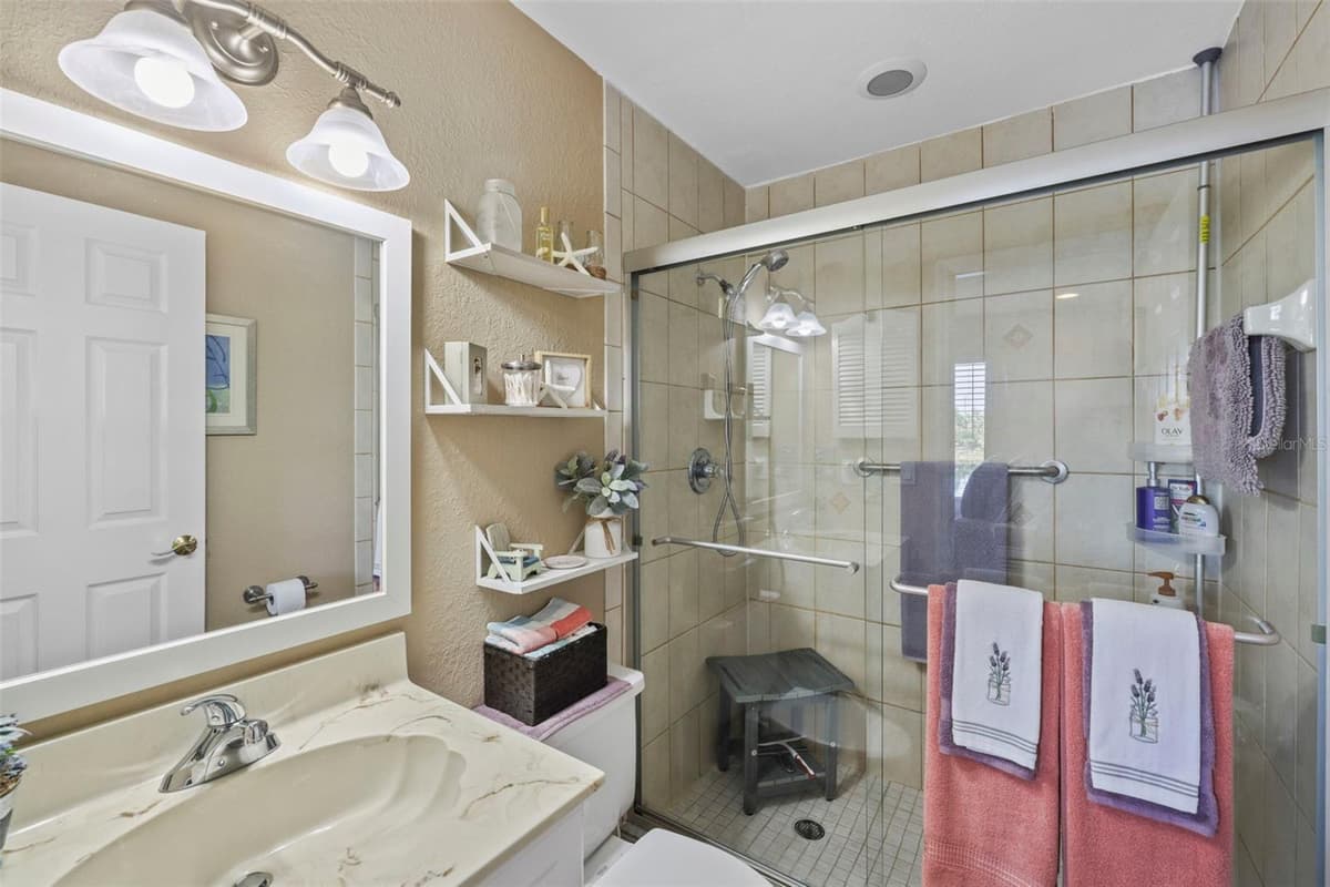 4072 OAKVIEW DRIVE — photo 29 of 49