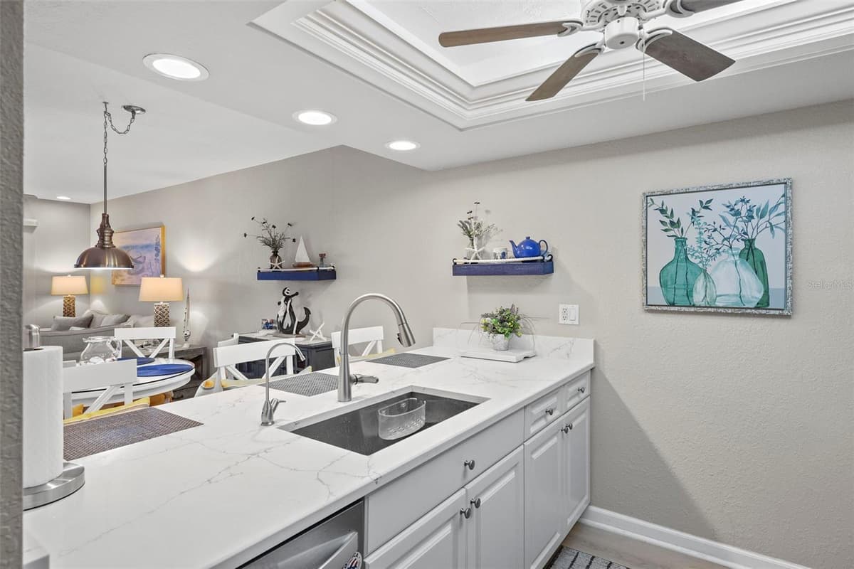 4072 OAKVIEW DRIVE — photo 16 of 49