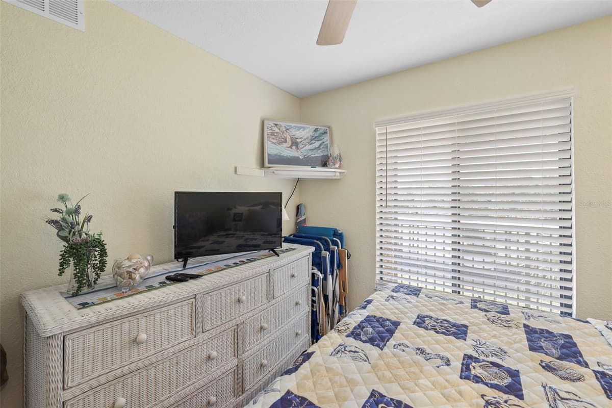 4072 OAKVIEW DRIVE — photo 21 of 49